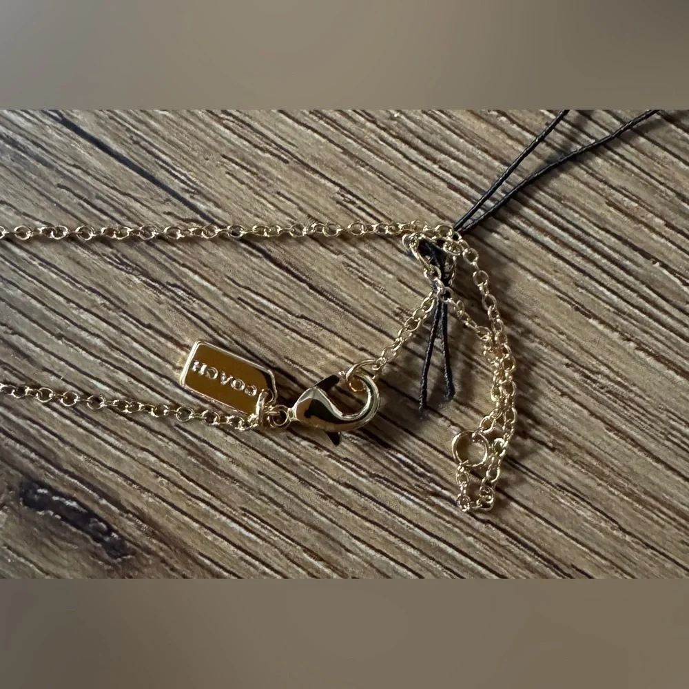 COACH-NWT Gold Tone Dainty Heart Pendant & Chain - Picture 4 of 10